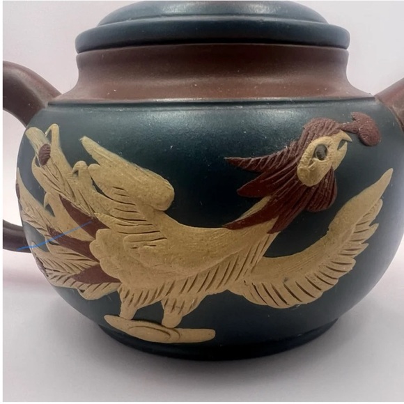 Vintage Yixing Zisha Clay Teapot – Handcrafted Chinese Purple Sand Pot - Picture 8 of 10